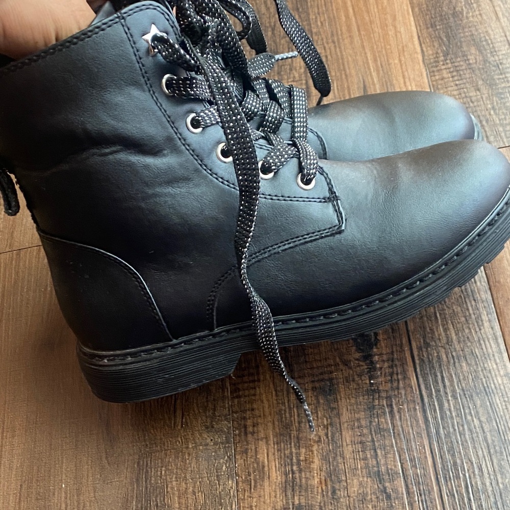 SO Kids Black Boots - Picture 5 of 9